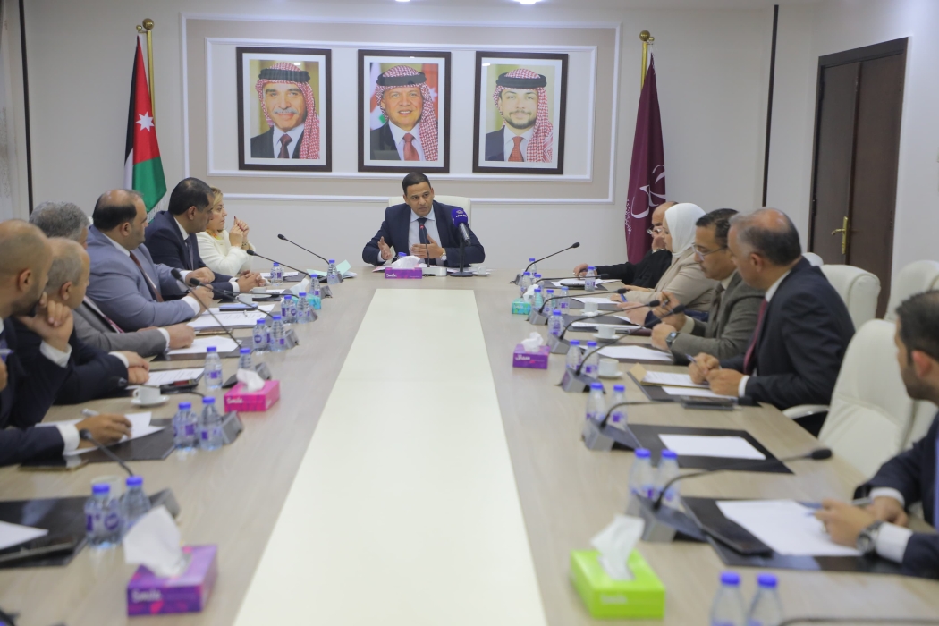عزم النيابية تناقش قضايا تشريعية وتكثف النشاط الميداني