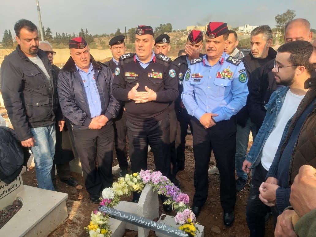 العميد العلاونة يشارك في تشييع جثمان النقيب سوسن الغرايبه