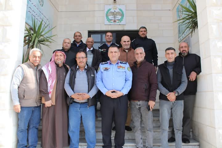 مدير شرطة لواء الرصيفة يلتقي متقاعدي الأمن العام لتعزيز التواصل