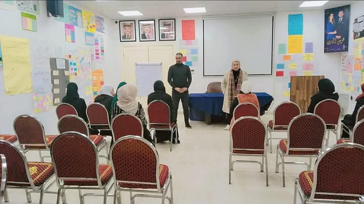 ورشة عالم التكنولوجيا في مركز شباب سما السرحان لتعزيز مهارات الشباب
