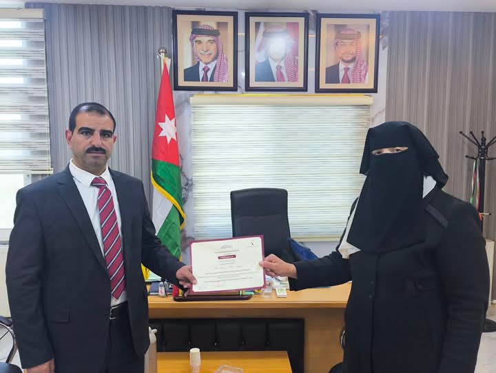 السكارنة يكرّم المعلمة خولة البشيش لتأهلها في جائزة الملكة رانيا للتميز التربوي
