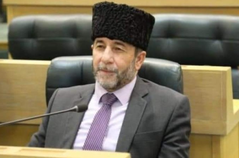 النائب مشوقه يسأل الحكومة حول معاناة المسافرين عبر جسر الملك حسين والتجاوزات التنظيمية