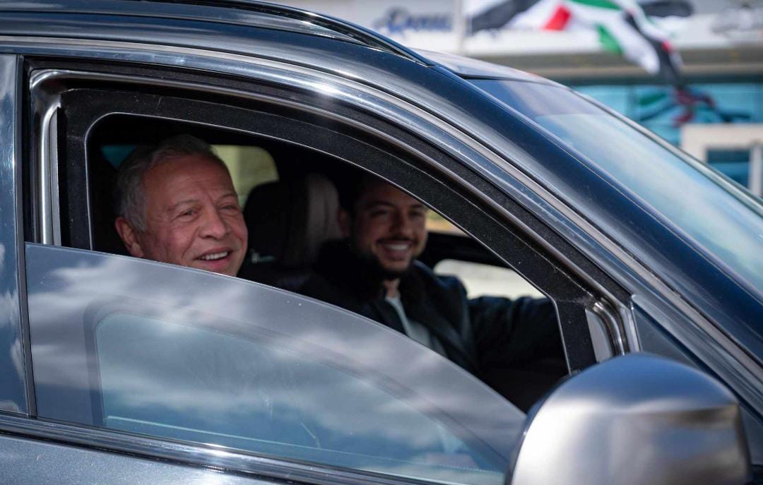الوردات يكتب الملك والشعب في خندق واحد
