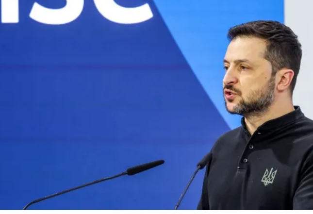 زيلينسكي يرد على ترامب بصرامة: من يريد استبدالي لن ينجح أبدا