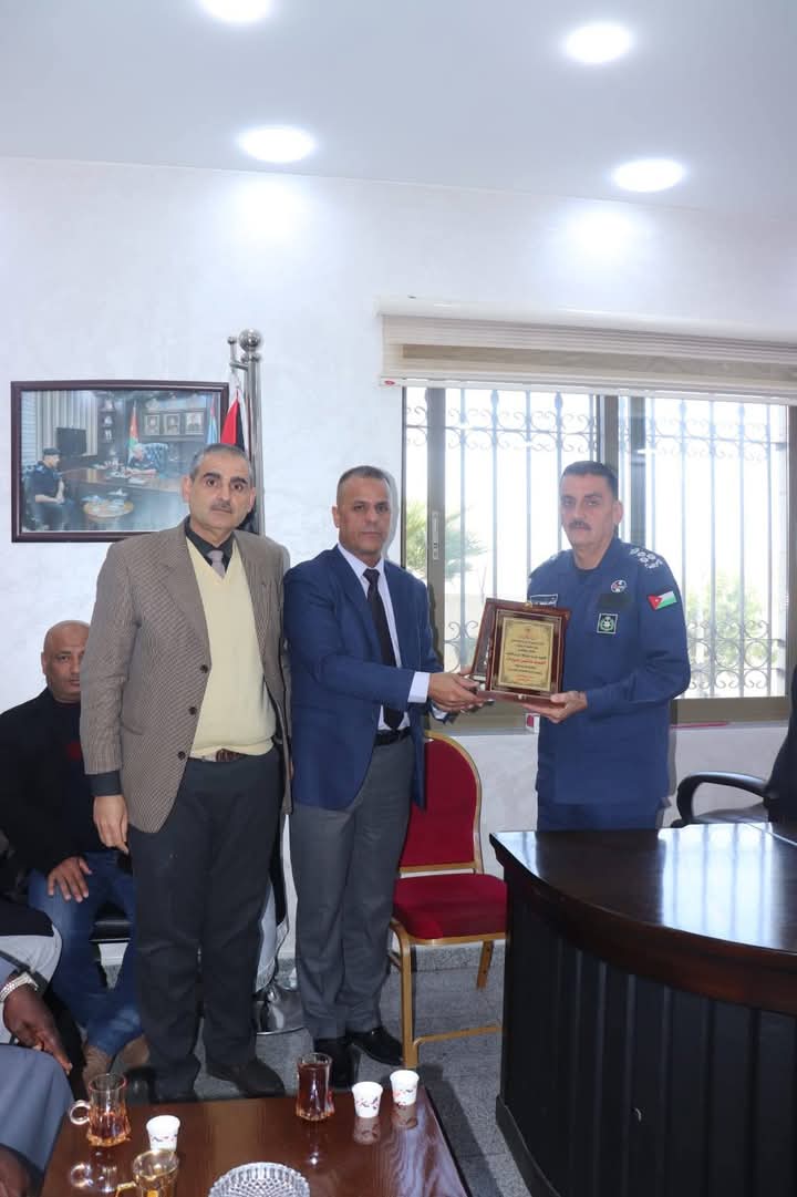 تكريم مدير شرطة غرب البلقاء لجهوده في تأمين امتحانات التوجيهي