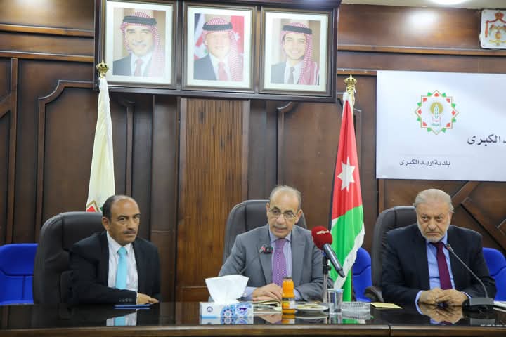 وزير الإدارة المحلية يطلق الخطة الإستراتيجية لبلدية إربد