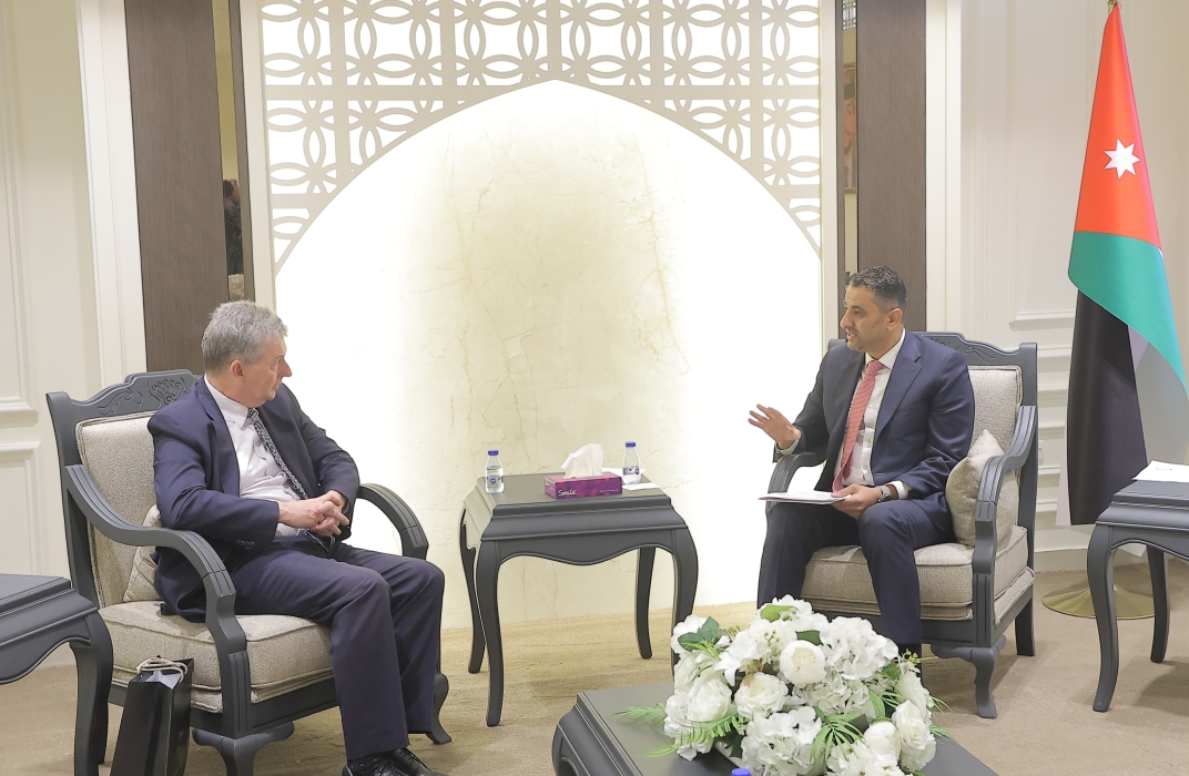 النائب أبو حسان يبحث مع السفير الأسترالي تعزيز التعاون الثنائي