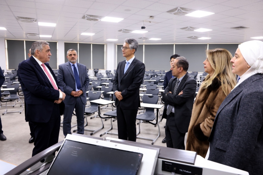 قاعات تدريسية ذكية بتقنيات تعليمية تفاعلية بالجامعة الأردنية