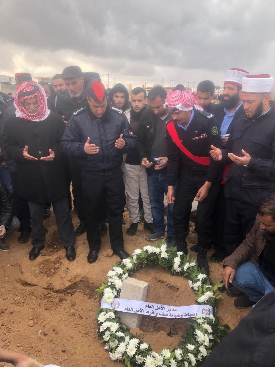 العقيد الدعجة  يشارك في تشييع جثمان الرقيب امجد حابس نافع الحسن ...صور