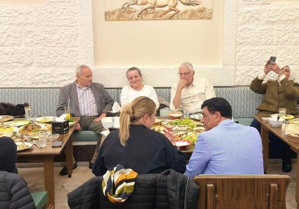 الأميرة عالية في أحد مطاعم عمان