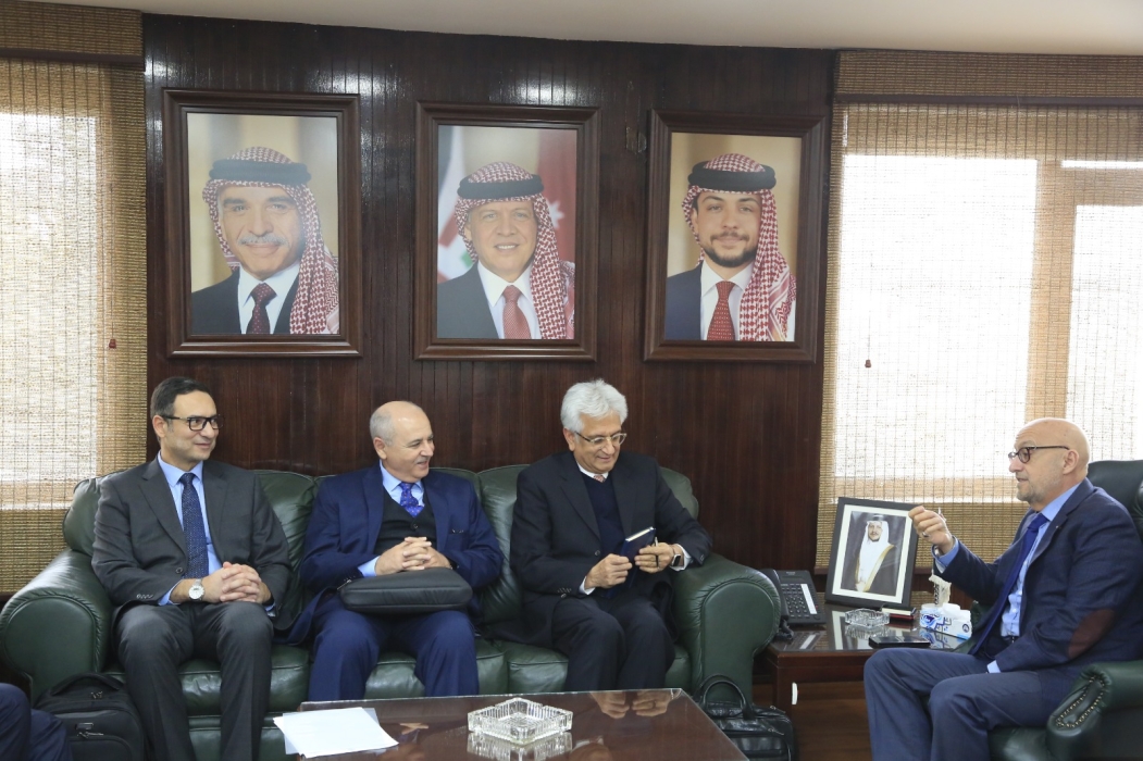 وزير المياه والري يستقبل وفد رفيع المستوى من الصندوق العربي للإنماء الاقتصادي