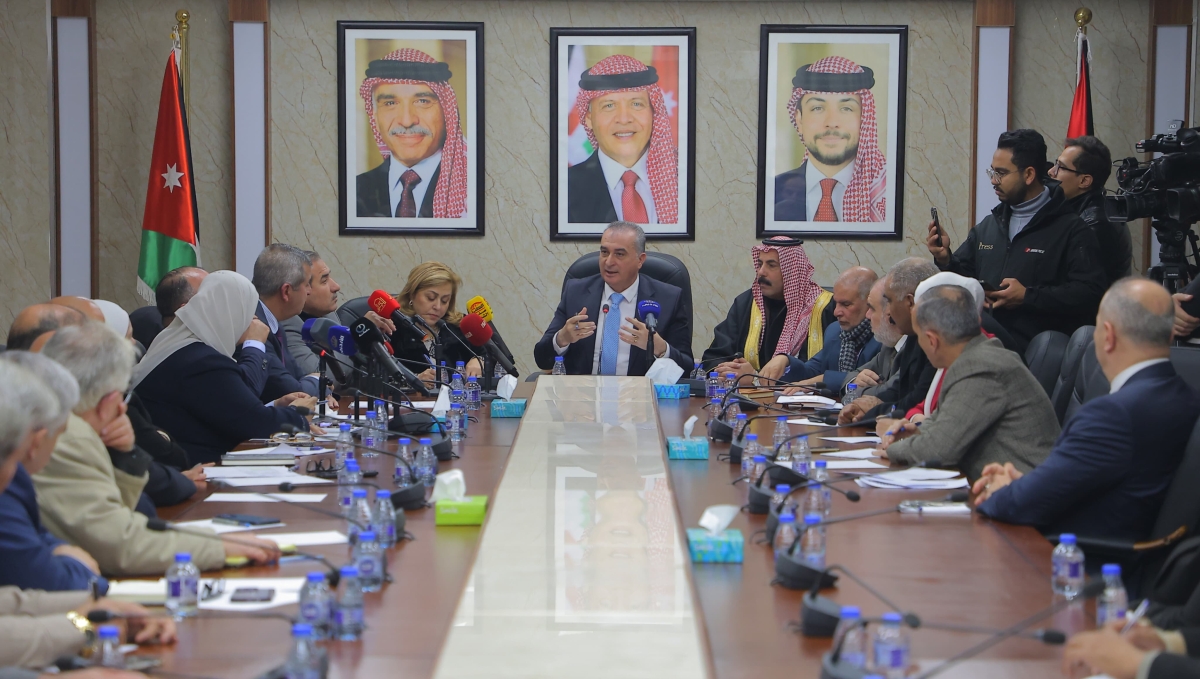 الطاقة النيابية تناقش استخدام الأسطوانات البلاستيكية