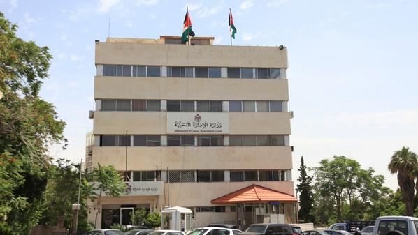 الإدارة المحلية: عدم إصدار رخص للمنشآت التي تقتضي أعمالها ترخيص هيئة الإعلام