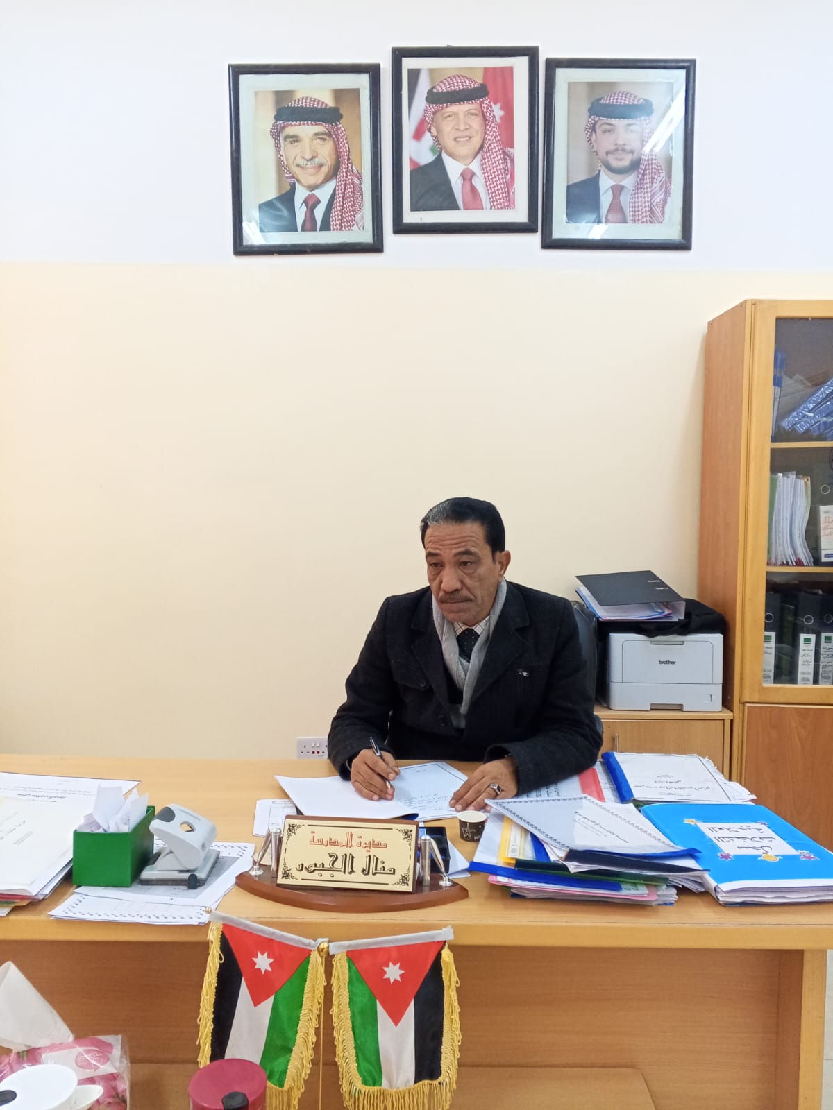 مدير تربية لواء الموقر يتفقد سير العملية التعليمية في مدرستي أم بطمة وعائشة أم المؤمنين...صور