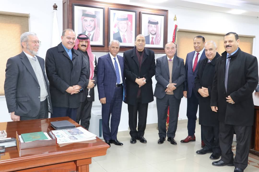 أعيان يطلعون على خدمات المتقاعدين العسكريين ويؤكدون دعمها