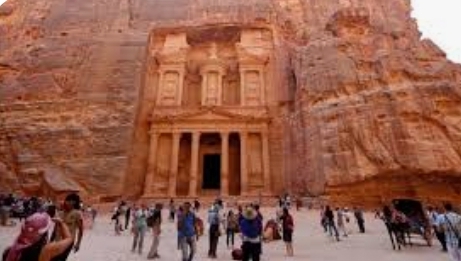 خبراء : الفيضانات تهدد تراث البترا وسلطات الإقليم تكثف جهود الحماية