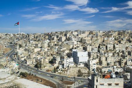 الحكومة تلغي شرط إيداع 10 آلاف دينار للأجانب المالكين لعقارات