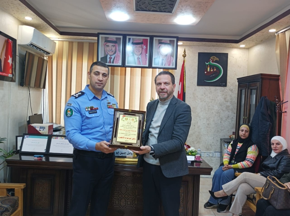 المجلس الأمني في جرش يكرّم مدير التربية والتعليم تقديرًا لجهوده في دعم الفعاليات الوطنية