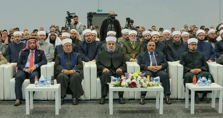 وزير الأوقاف يرعى تخريج الدورة المتقدمة الثانية في الفقه الشافعي للأئمة والواعظات