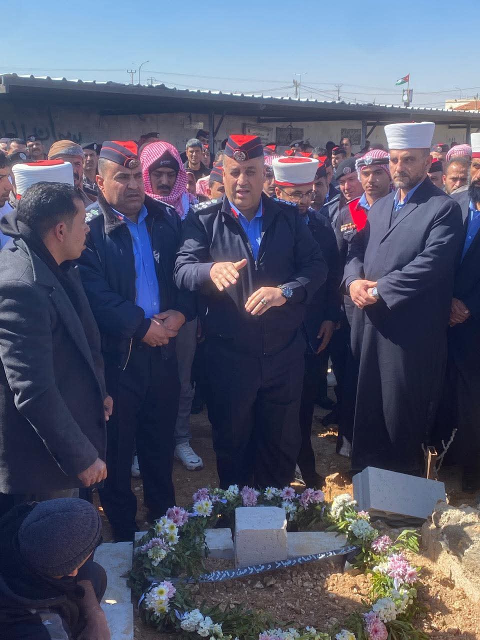 العميد المجالي يشارك في تشييع جثمان الوكيل محمد سعود محمود....صور