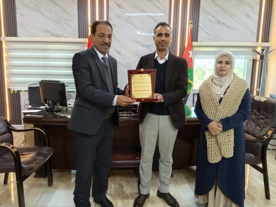 الزبن يكرم الموظفين من مديرية التربية المتقاعدين والمنقولين