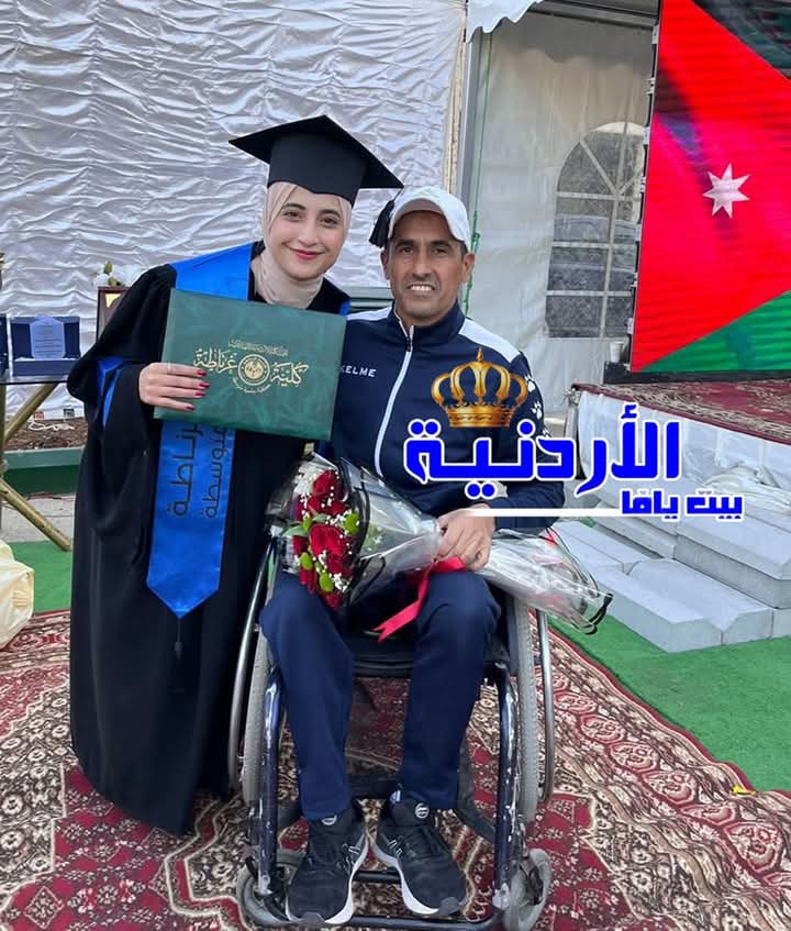 علي السوالمة يحتفل بنجاح ابنته في الشامل