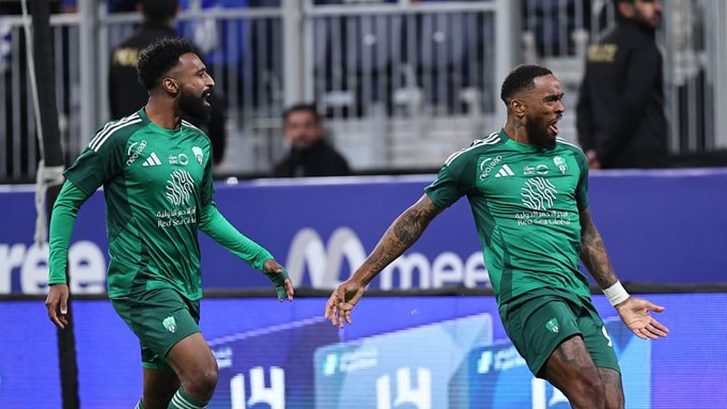 الأهلي يفوز على  الهلال في عقر داره