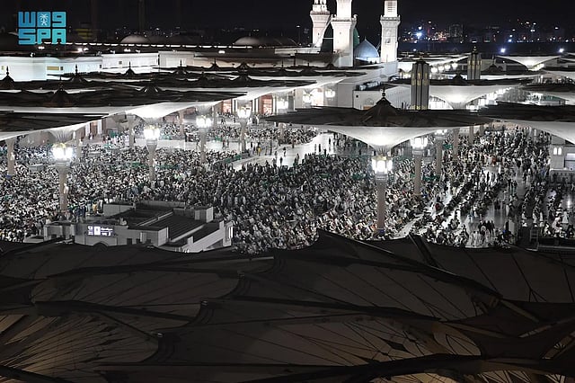 أجواء روحانية في المسجد النبوي مع أولى ليالي التراويح في رمضان...صور