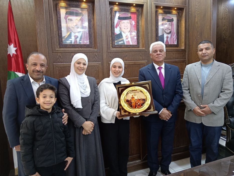 بلدية السلط الكبرى تكرم الطفلة ربيعة أبورمان لفوزها برئاسة لجنة حقوق الطفل في البرلمان العربي للطفل**