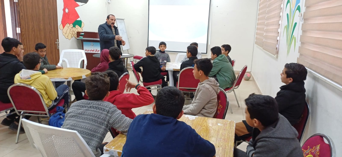 ورشة عمل حول إدارة الذات في مركز شباب برما