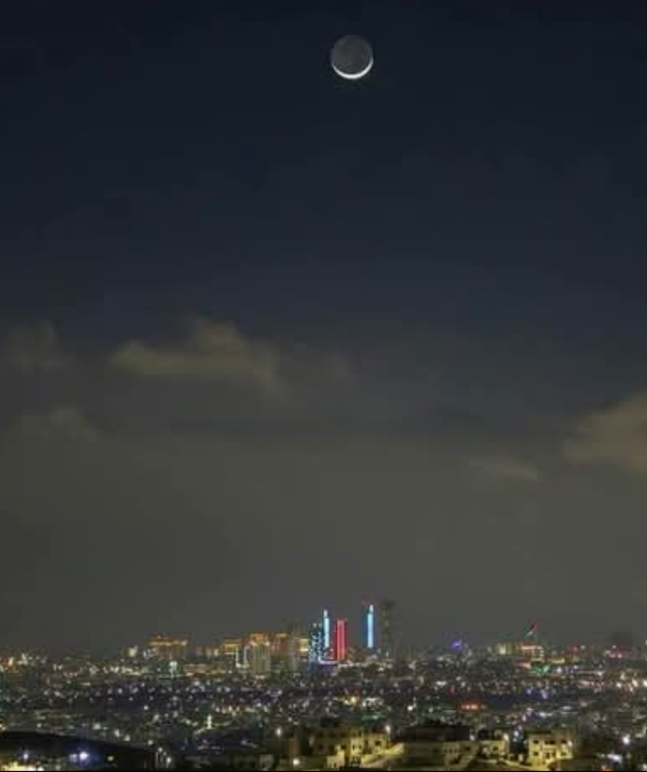 هلال شهر رمضان كما ظهر اليوم في سماء العاصمة عمّان