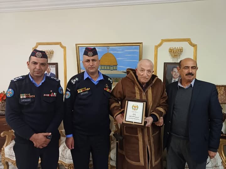 زيارة للمتقاعد سمير شحادة تأكيدًا للتواصل المستمر