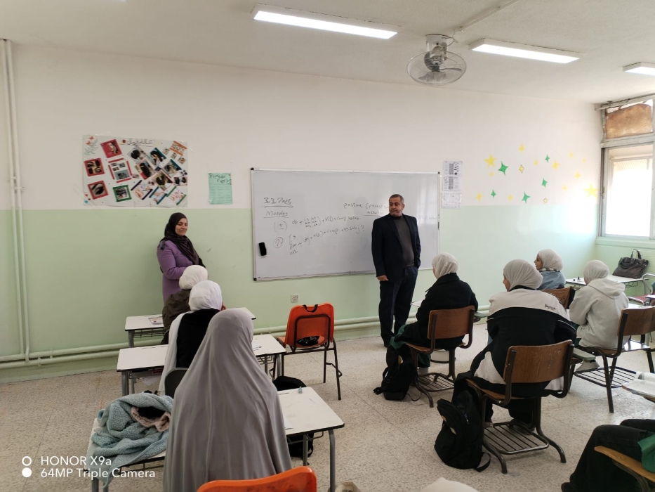 الشديفات يحضر الطابور في مدرسة أسماء ويتفقد BTEC في المهنية بنات