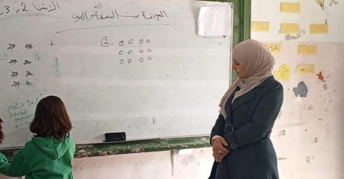 بني عطية تتفقد مدرسة امرع الاساسية المختلطة في تربية القصر