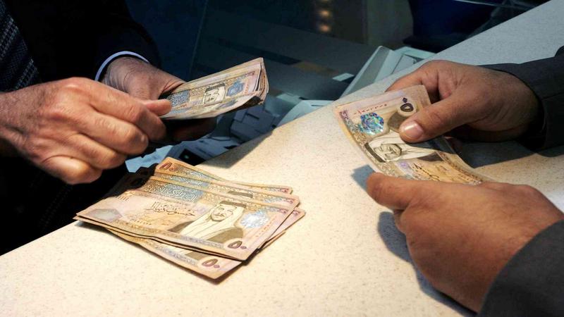 استكمال توزيع قسائم شرائية بقيمة 100 دينار على 60 ألف أسرة