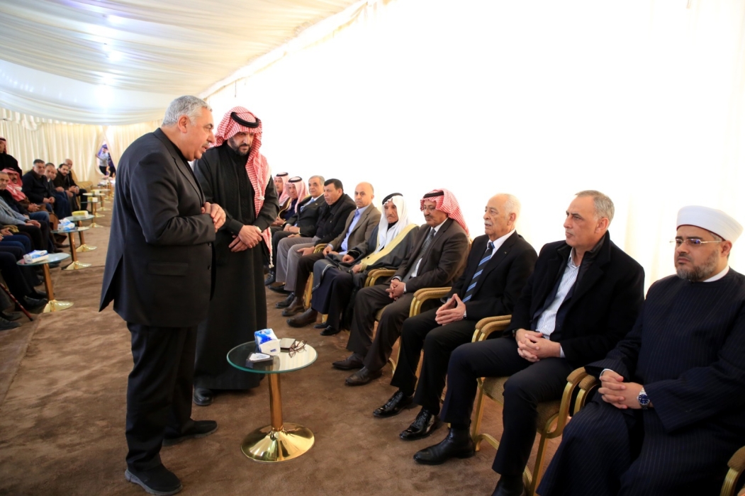 مندوبا عن الملك وولي العهد.. العيسوي يعزي عشيرة الحويان..صور