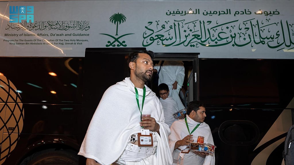 وصول الدفعة الرابعة من ضيوف خادم الحرمين للعمرة والزيارة إلى مكة المكرمة