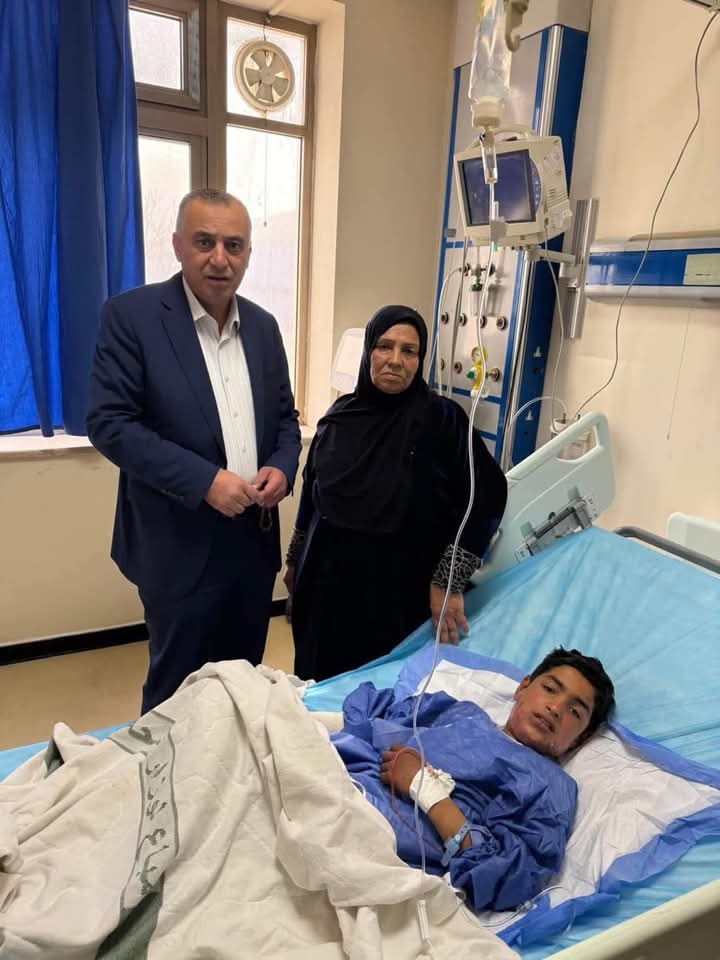 النائب محمد الظهراوي يطمئن على طفل الرصيفة المحروق في مستشفى البشير