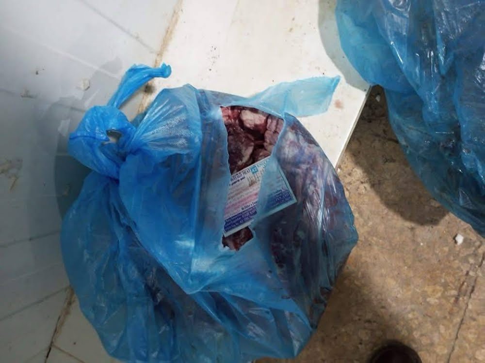 بلدية الكرك تتلف كمية من اللحوم المجمده الفاسدة وتكثف جولاتها التفتيشية