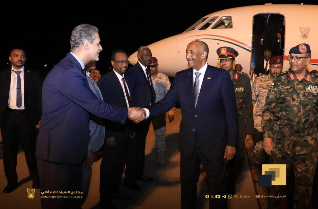 بعد مشاركته في القمة العربية الطارئة في القاهرة  برهان  يعود للسودان