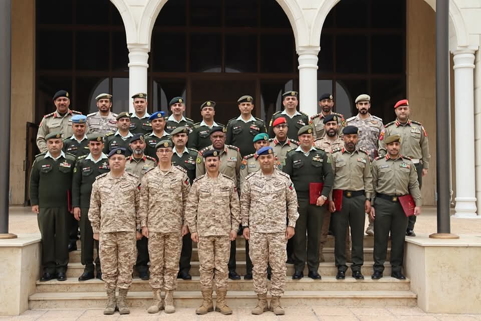 تخريج دورة قادة الكتائب والتفتيشات العسكرية في كلية القيادة والأركان الملكية الأردنية