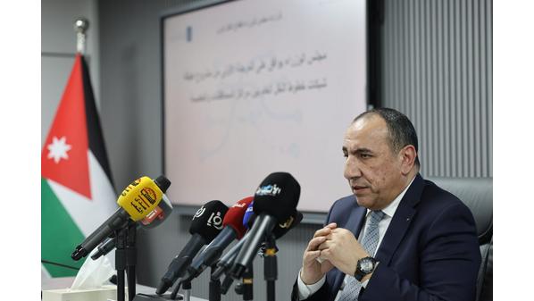 النقل البري: اهتمام حكومي في تحسين وتطوير قطاع النقل