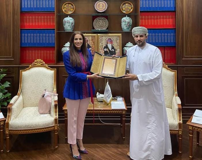 السفيرة النعيمات تلتقي رئيس غرفة تجارة وصناعة عُمان لبحث تعزيز التعاون الاقتصادي