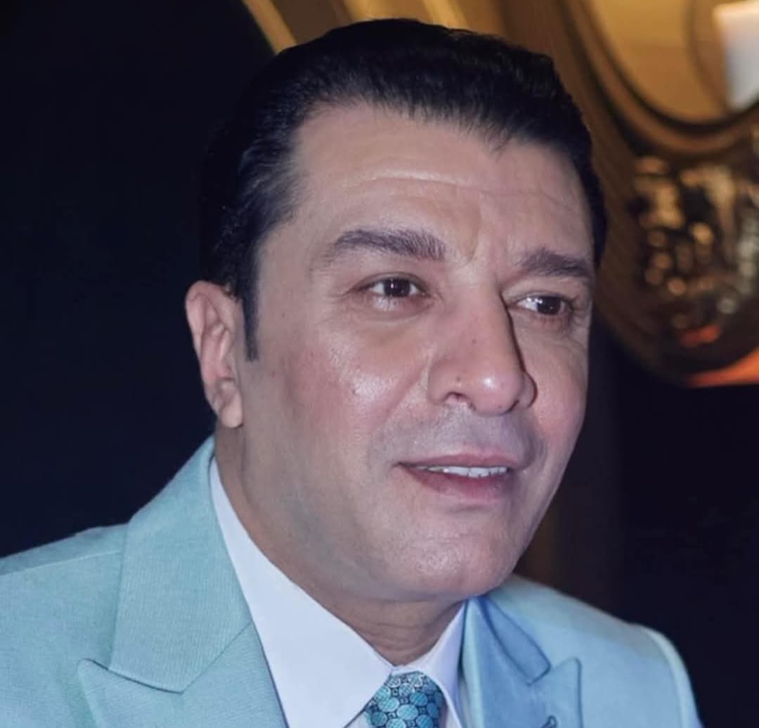 مصطفى كامل يزور أشرف زكى ويتمنى له الشفاء بعد أزمته الصحية