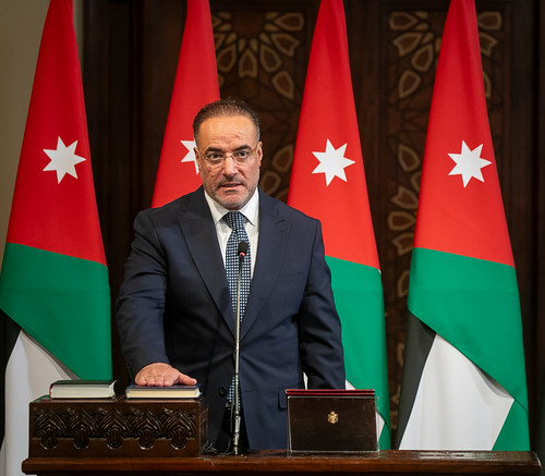 وزير المالية يؤكد مواصلة عمليات التحديث في دائرة الأراضي