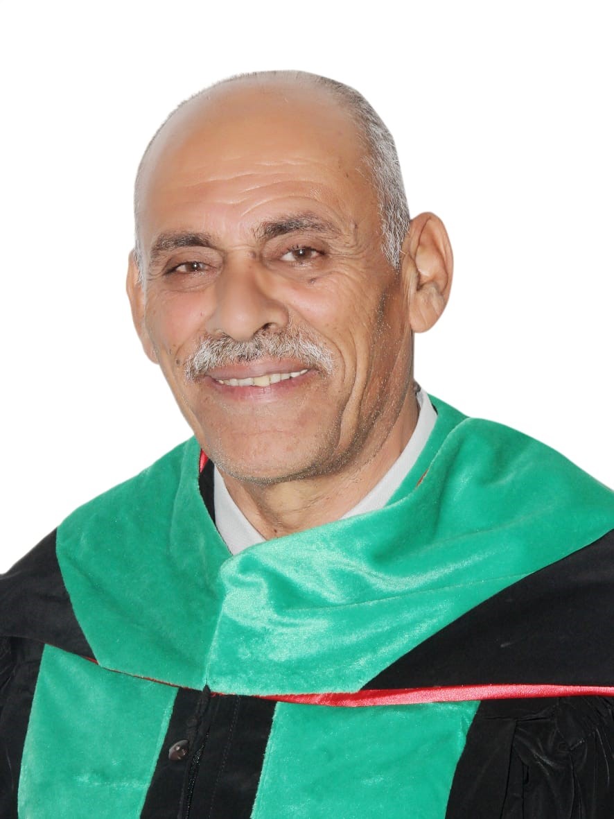 الدكتور خالد الجبالي يهنئ شقيقته هند بتعيينها مشرفة اجتماعيات في مديرية التربية والتعليم للواء دير علا