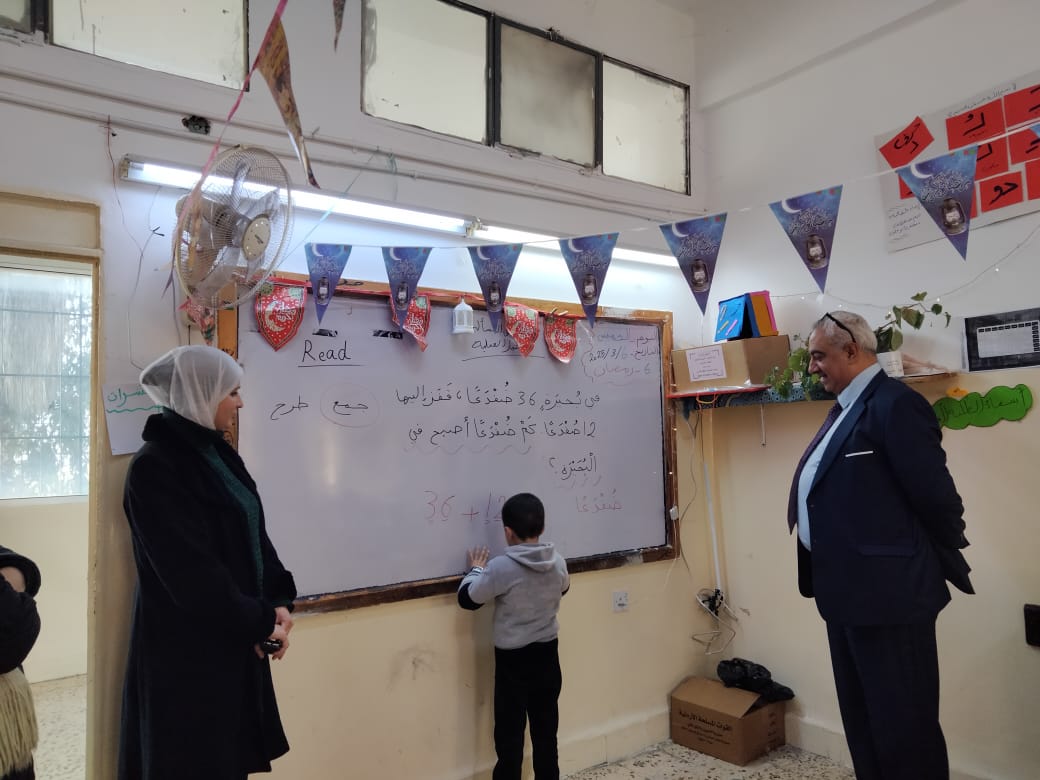 مدير تربية عجلون في زيارة لمدرسة عائشة الباعونية