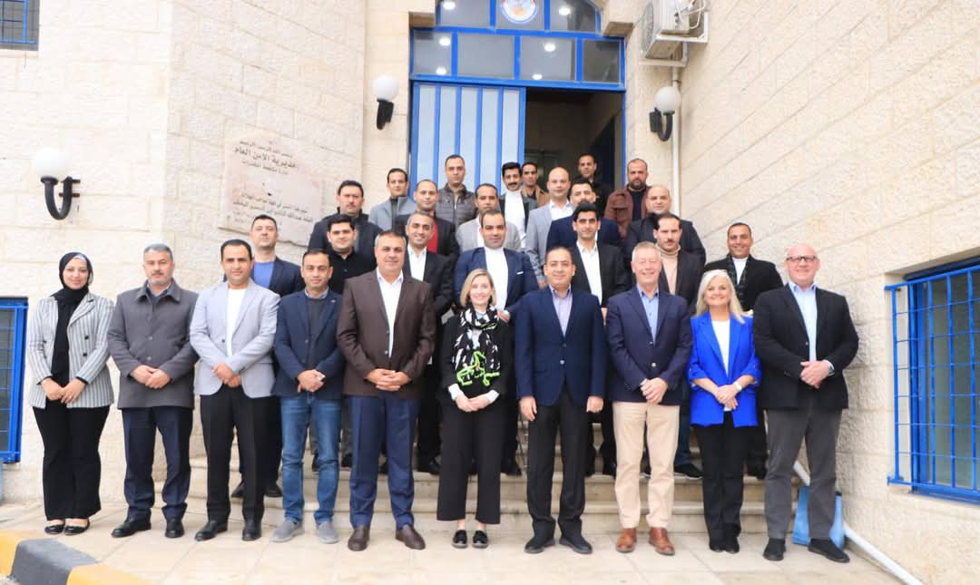 العميد القضاة يرعى تخريج دورة مهارات العرض التقديمي في إدارة مكافحة المخدرات....صور
