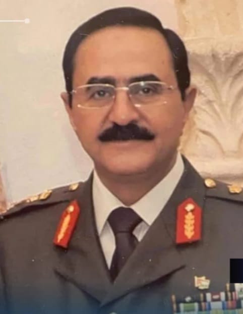 الملك ينعم على الراحل مدير المخابرات الأسبق الفريق اول  محمد رثعان الرقاد بميدالية اليوبيل الفضي