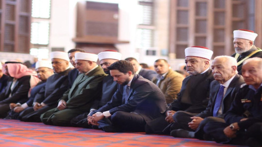 ولي العهد يؤدي صلاة الجمعة بمسجد الشهيد الملك المؤسس